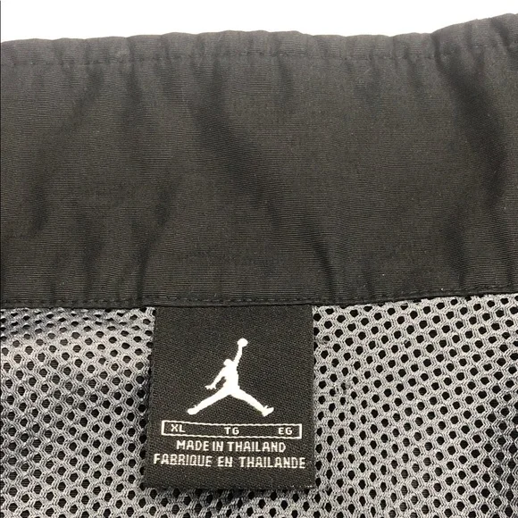⛹️♂️Jordan Men's Black Windbreaker Jacket - Picture 2 of 14